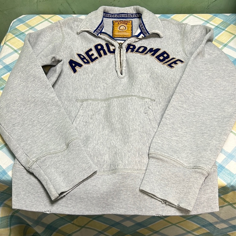 Abercrombie & Fitch sweatshirt